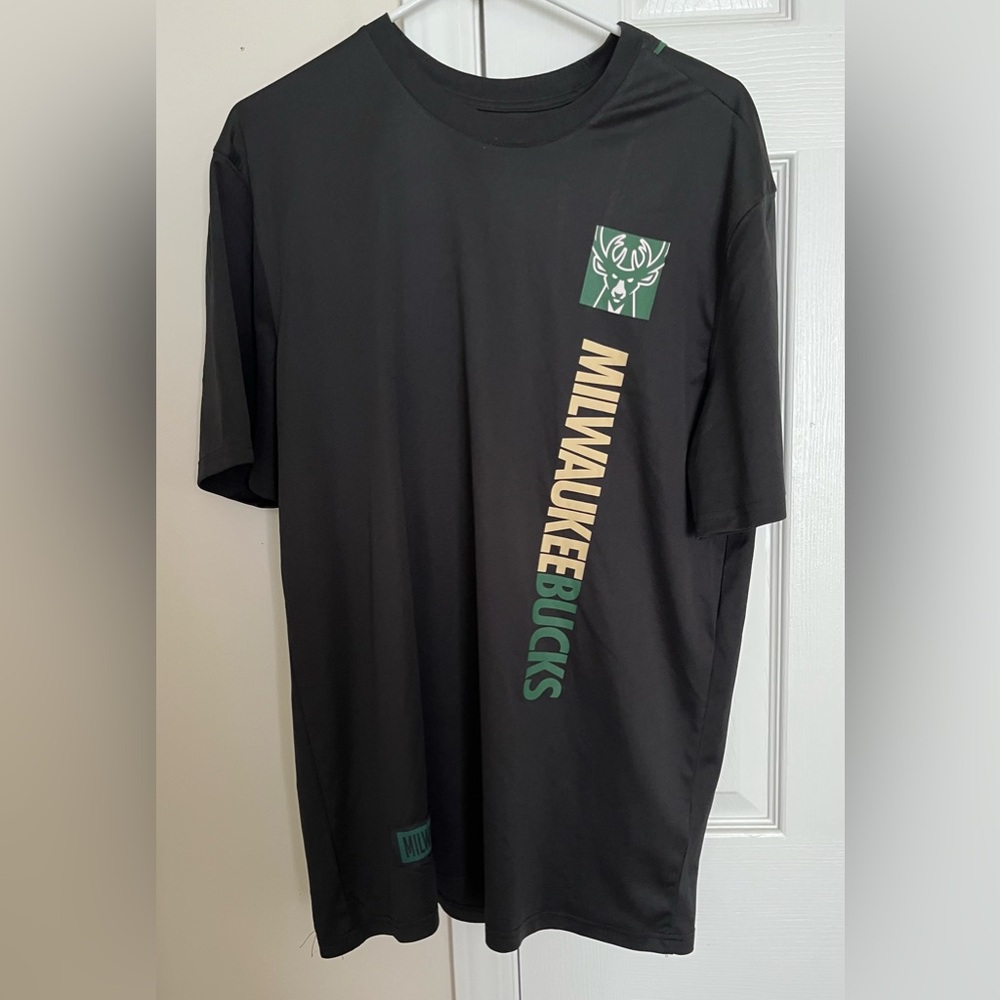 NBA Milwaukee Bucks ultra game black short sleeve tee size large